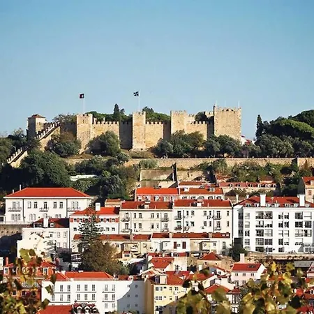 Typical In Midle Historic Center Lisbon